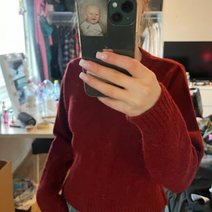Röd stickad tröja - Superfin stickad tröja från even & odd, ser ingen storlek men skulle uppskatta att den är xs-s💞