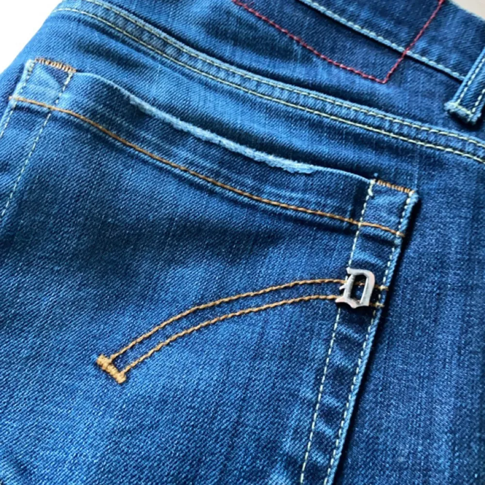 Dondup george jeans, 31/32 Väldigt bra skick på byxorna och inga defekter, nypris 4000kr . Jeans & Byxor.
