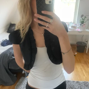 Bolero - Kommer tyvärr inte till användning, jättebra skick!💓