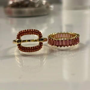Guld ring  - säljer dessa oanvända guld ringar som är fria från rost. Skulle säga att storlekarna motsvarar ”s” eller ”m” då jag inte har någon ring mätare hemma. 50kr styck
