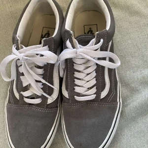 Vans  - Storlek: 39 Skick: 8/10 Nypris: 850 Hör av er vid funderingar. Pris kan diskuteras