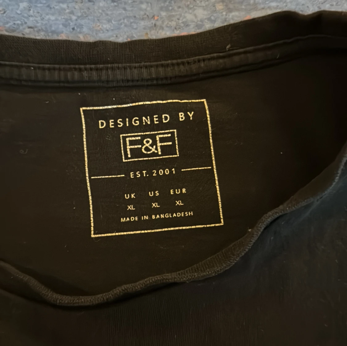 44. Svart det yttre befälet T-shirt XL - 90