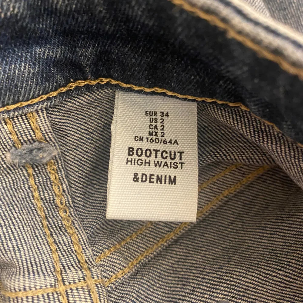Helt nya jeans, oanvända. Mycket bra skick.  Kosta 400 från början. . Jeans & Byxor.