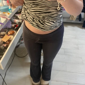 YOGA PANTS - Dom är i bra skick