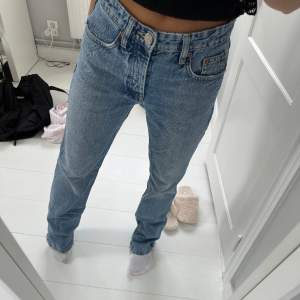 säjer dessa snygga jeans ifrån zara, storlek 34 