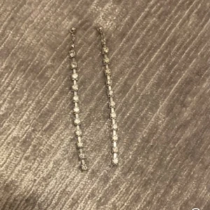 Glitterörhängen - Fina hängande glitter örhängen!