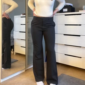 Grå kostymbyxor  - Grå Bootcut kostymbyxor💓