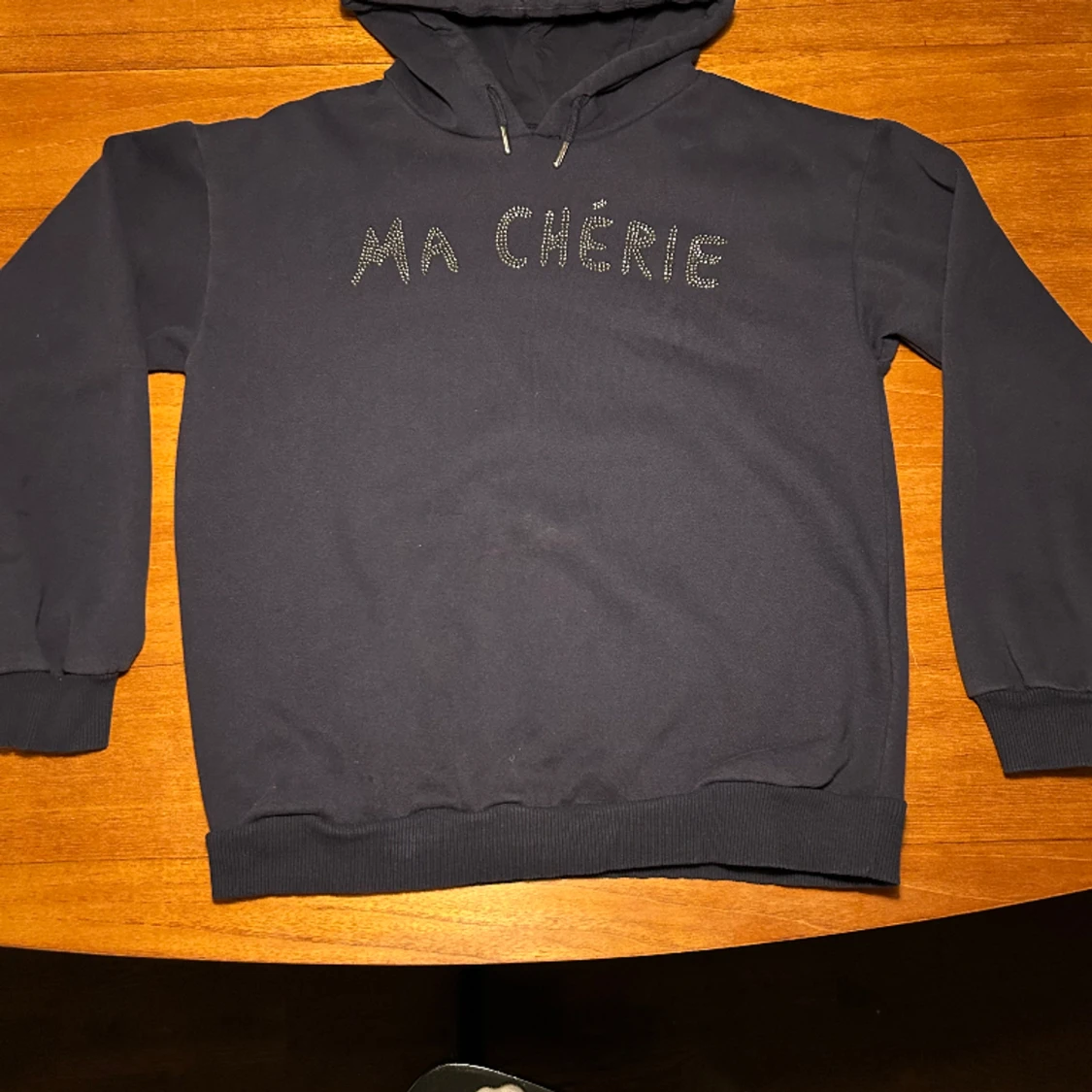 Marinblå Ma Cherie Hoodie Gina Tricot