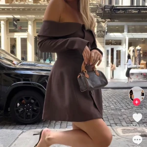 Odd muse klänning - Superfin klänning från Odd Muse som är helt slutsåld! Oanvänd med prislapp kvar! Strl XS! Nypris: 1170kr + 335 kr frakt 🤍⭐️