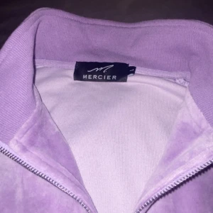 Mercier tracksuit - Lila tracksuit från Mercier. Oanvänd storlek L.