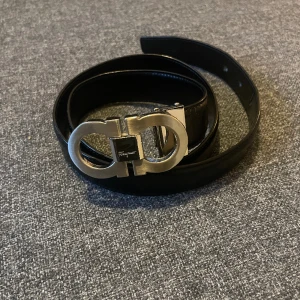 Ferrgamo bälte - Ferrgamo  bälte  Storlek : S Läder bälte  Använt Skick 4/5 Liten model