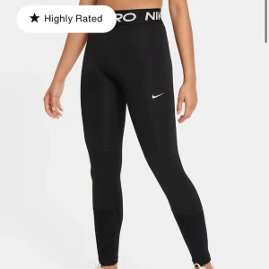 Nike pro tights  - Jag säljer mina Nike pro tights för 150 kr + frakt (nypris 429kr) då de inte kommer till användning hos mig. De är i storlek XS men skulle oxå passa S. Skriv i dm för frågor eller bild på tightsen.