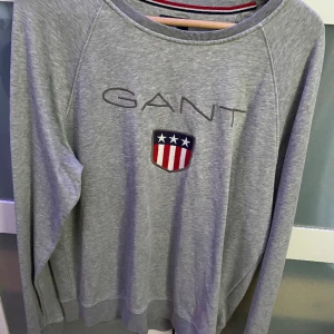 Gant tröja storlek XL - Gant tröja jag inte längre använder. Inga skador på plagget eller fläckar.   Pris 400