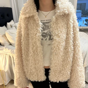 Päls jacka - Så fin jacka i fusk päls❣️❣️