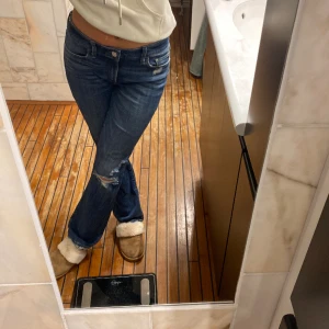 Lågmidjade bootcut jeans  - Lågmidjade bootcut jeans i stolek 32/xxs 