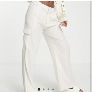 Linnebyxor - Aldrig använda, tunnt material! Perfekt till sommaren💓 Passar mig som annars har 34/36. 