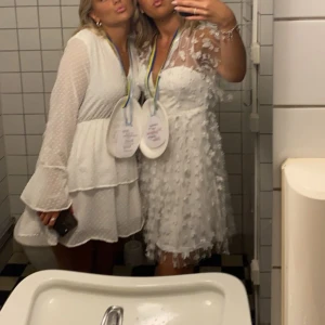 Studentklänning  - Säljer min jättefina studentklänning💕 