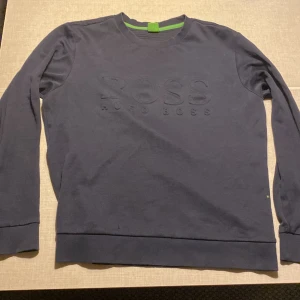 Hugo boss tröja - Hugo boss tröja slimfit, ganska sliten därav priset, storlek L men passar S, 