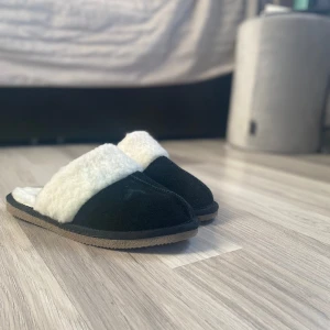 Hush Puppies tofflor - Hush Puppies tofflor. Använda en gång (inomhus). 