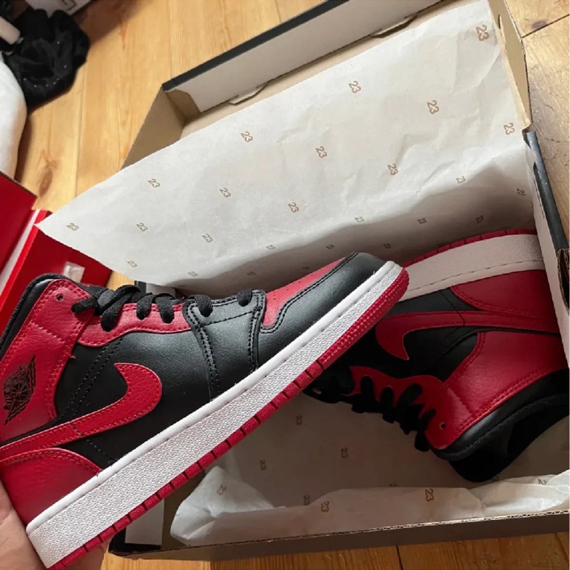 Jordans 1 Mid ”Banned” - 90