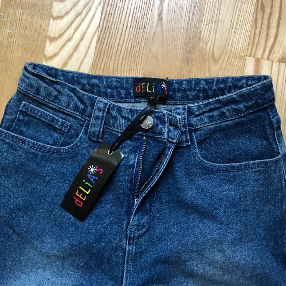 Väldigt bra skick aldrig använda jeans från Delias Dollskill. . Jeans & Byxor.