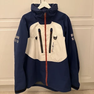 Sail racing jacka - Vindjacka från Sail racing i gore tex. Köpt för ca 6500.