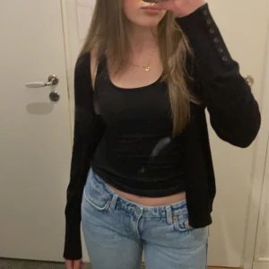 Weekday arrow low Waist jeans  - så så snygga Arrow low jeans ( lågmidjade ) ifrån weekday, som är väldigt populära, säljer p.g.a för små, använda 1-2 gånger så i nyskick!! 💓💓💓