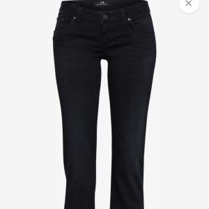 Säljer mina svarta ltb jeans för att jag råkade ta fel storlek så de passade inte så bra på mig❤️ 