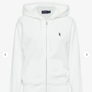 Ralph lauren set - Settet är i stl s i både tröja och byxor. Köpte för över 3000 men säljer billigt pga vill ba bli av m d. Priset kan diskuteras vid intresse samt egna bilder. Inte använt många gånger alls därav ser d i princip nytt ut💗skriv t mig innan ni köper😊