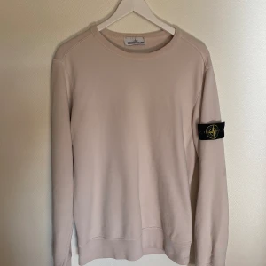 Stone island tröja  - Stone island sweatshirt i fint skick, självklart äkta. Storlek M, skick 9/10, nypris runt 3k. Pris går att diskutera✅