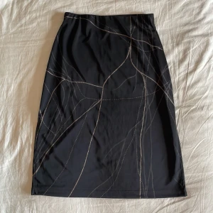 Kjol - Jättefin kjol🫶🏻slit på båda sidorna, stretchig passar m/s