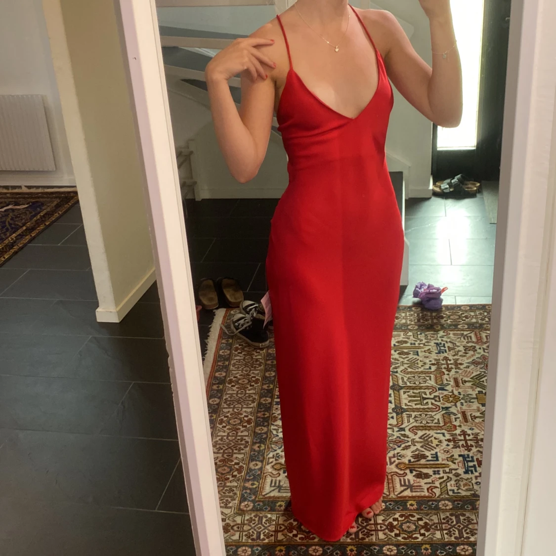 Röd satinklänning