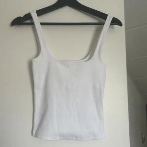 Linne - Säljer detta linne från Zara. Aldrig använt. Kom privat för frågor och intresse.💞