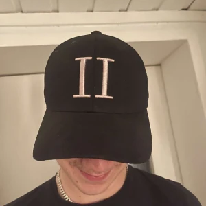 Les deux- keps  - Säljer denna keps från les deux i nyskick. Kom privat för mer frågor eller bilder, priset går alltid att diskutera 🫶🏻