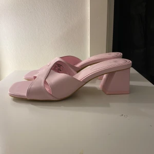 Sandaler med klack - Aldorg använda, små i storlek (passar 37)