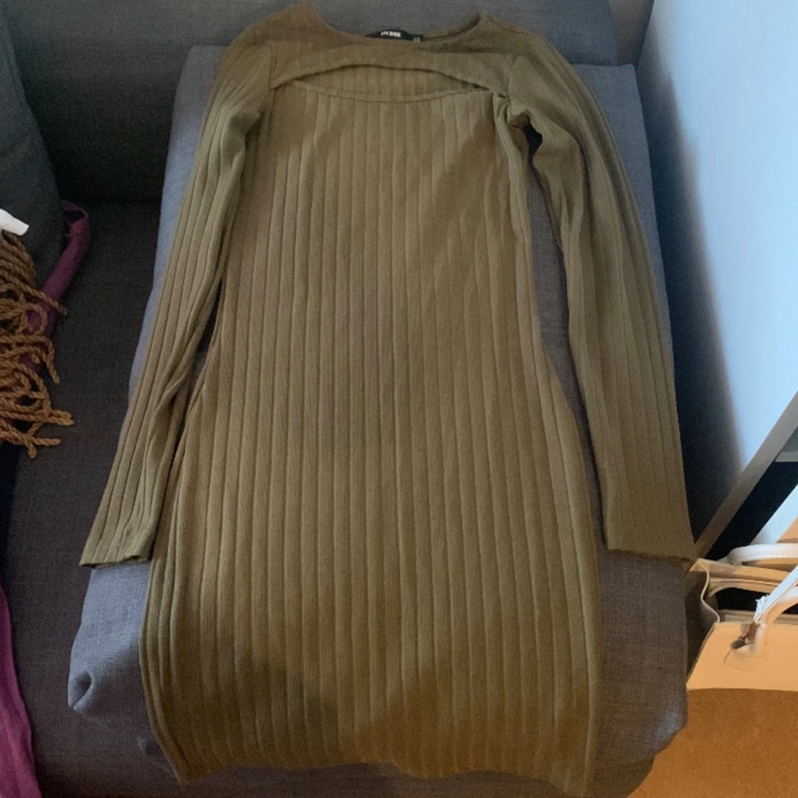 Mörk/olivgrön klänning från bikbok  - 90