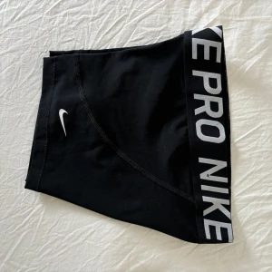 Nike PRO shorts - Skriv privat vid fler frågor!😊 Använd vid fåtal tillfällen