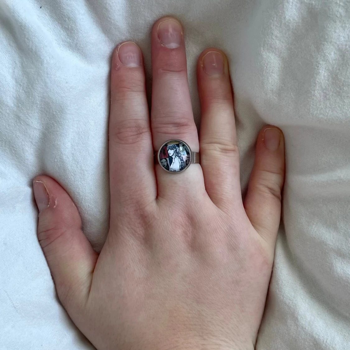 Taylor Swift The Era Tour ring  - 90