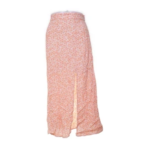 Blommig kjol - Med slits, Aldrig använd ✨