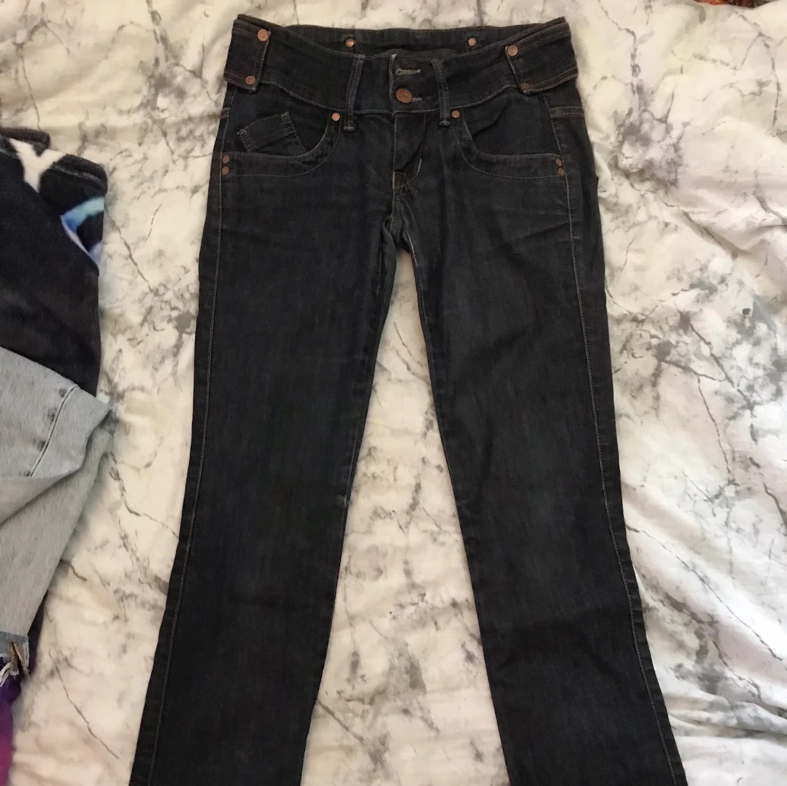 Svarta jeansbyxor - 90