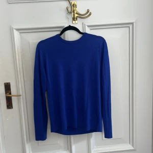 Tröja - Passar även S 