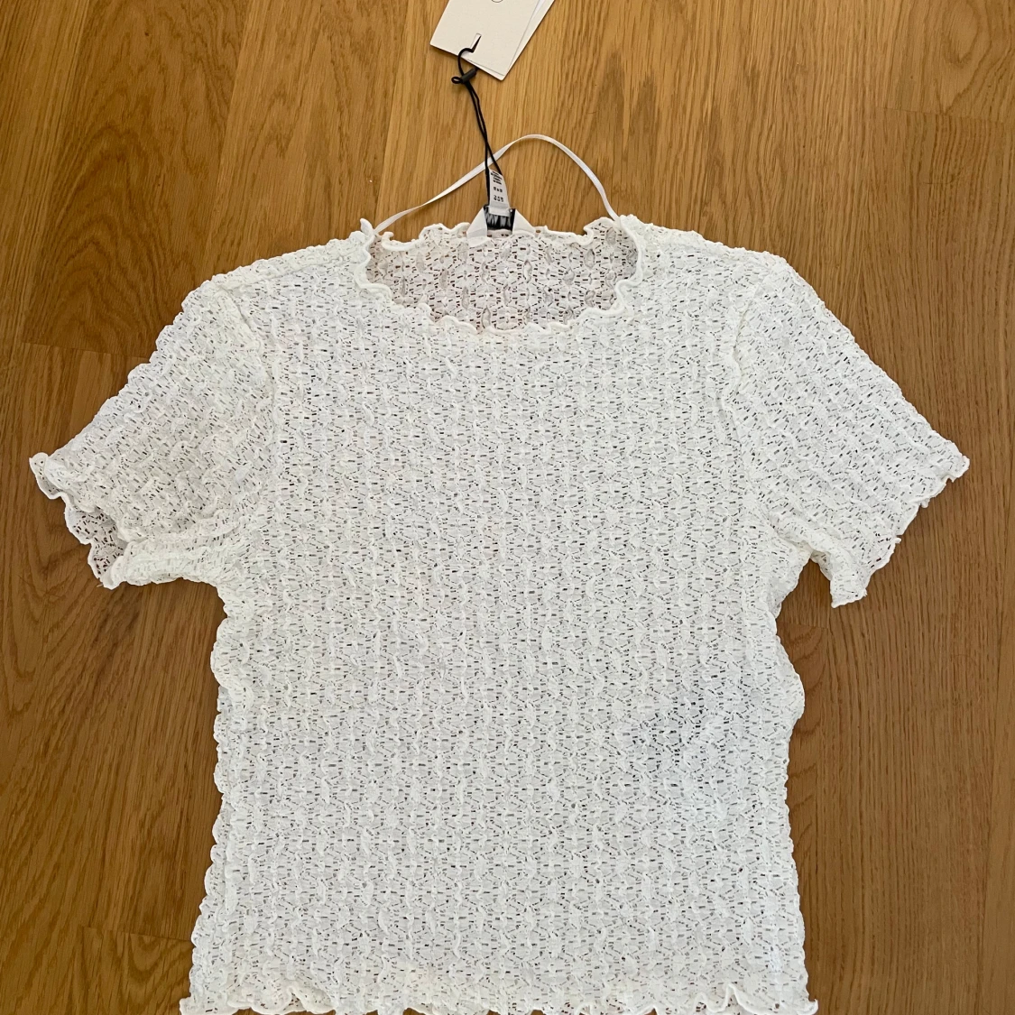 Snygg vit topp från Aware 