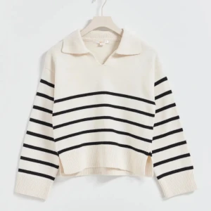 Randig tröja - Säljer denna randiga tröja från Gina Young, passar som en xs💓Använd fåtal gånger och har inga tecken på användning så är i nyskick, säljer då den inte kommer till användning💕