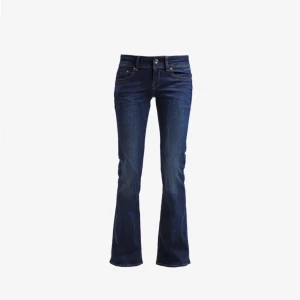 Blåa g-star jeans - Jättefina g-star jeans, abvända väldigt sällan på grund av att de är för korta. Ny pris är ca 1500kr och jag säljer dom för 750kr. Skriv om ni vill ha mer bilder!🩷