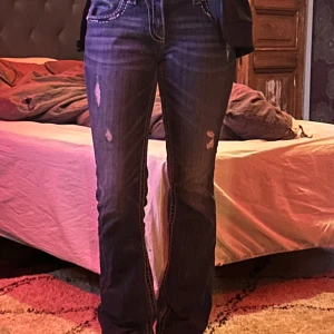 Miss me jeans - Säljes då de är lite för stora i midjan Storlek w29 Jag är 165 