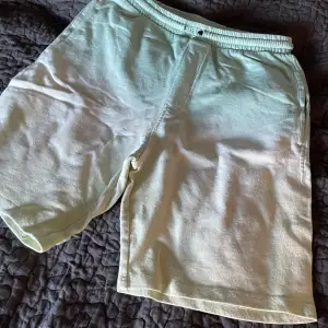 Ljus gröna mjuka shorts