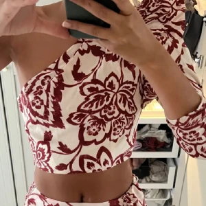 Zara topp  - ‼️lånad bild‼️  Säljer denna zara topp i storlek s