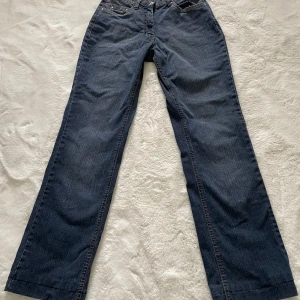 Mid/Low waist med detalj - Mycket bra, knappt använd