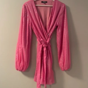 Paljett klänning  - Så fin paljettklänning från missguided🎀💖