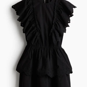 H&M klänning  - Jättefin klänning från H&M som endast är använd vid ett tillfälle 💞 Storlek XXS men passar mig som vanligtvis bär XS/S